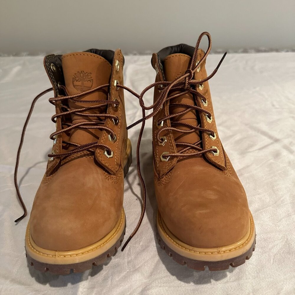 Timberland Boots Tan Suede Size 5 (Like New Condition)